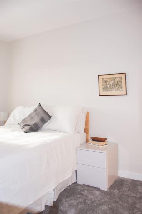 2 Bed 2 Bath Apartment With Canal View Dublin Ngoại thất bức ảnh